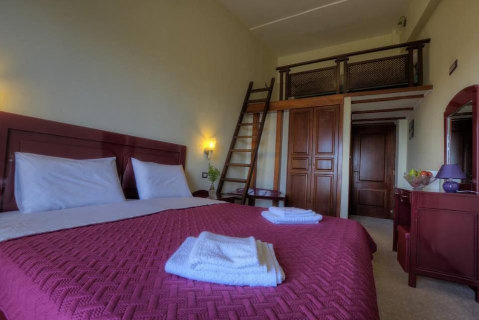 Hotel Isaraiko Spiti Agia Theodora Isaris Exterior photo