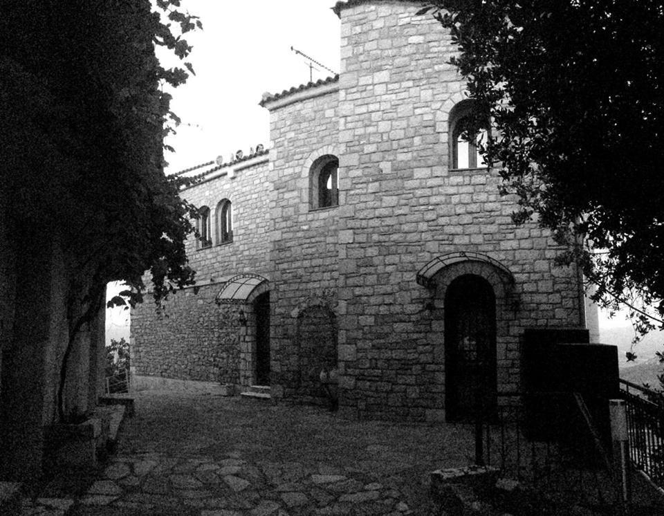 Hotel Isaraiko Spiti Agia Theodora Isaris Exterior photo