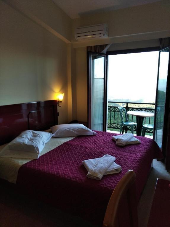 Hotel Isaraiko Spiti Agia Theodora Isaris Exterior photo