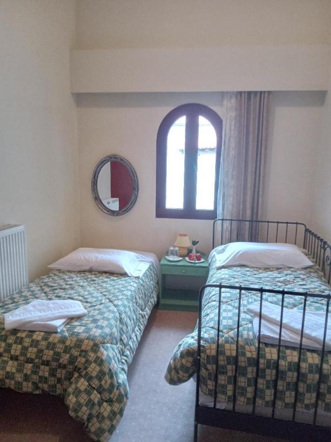 Hotel Isaraiko Spiti Agia Theodora Isaris Exterior photo